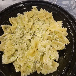 Creamy pesto pasta