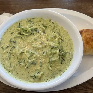Creamy Pesto Zucchini noodles