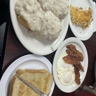 Biscuits &amp; Gravy with 2 Eggs 4 Bacon or 2 Sausage Hashbrowns or Homefries