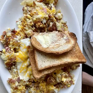 a plate of breakfast food