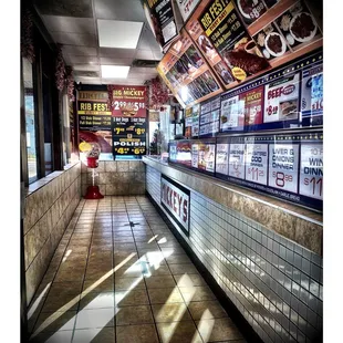 Nice &amp; Quiet Time in Early Afternoon in Mickey&apos;s Gyros &amp; Ribs ! Harlem Ave. Oak Park IL.  Quick &amp; Nice Service! Today Choice Chicken Pita !