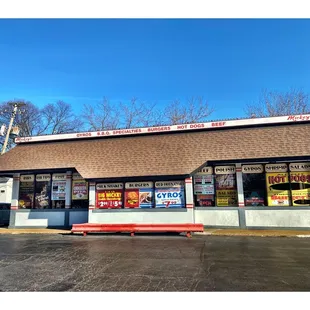 Nice &amp; Quiet Early Afternoon in Mickey&apos;s Gyros &amp; Ribs! Harlem Ave. Oak Park IL.Big Parking! Quick &amp; Nice Service!Today Choice Chicken Pita !