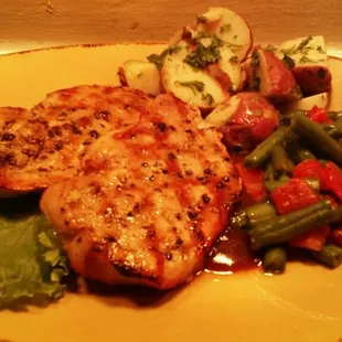 a plate of chicken and vegetables