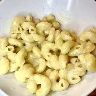 Mac and cheese follow me on IG @denjeneats