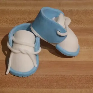 a pair of baby shoes