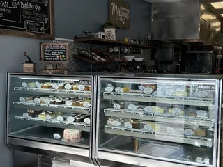 Meringue Cake Studio