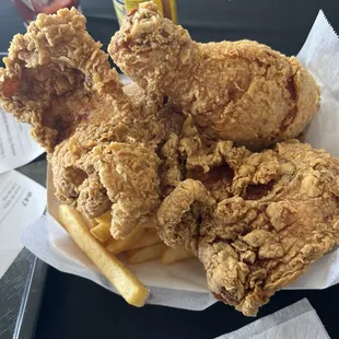 3pc chicken basket! Seasoned perfectly. Piping hot &amp; extra crispy! We have not experienced this in Austin! Will definitely come again!
