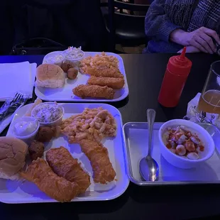 Fish and  Macaroni with hush puppies and clam chowder.