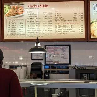Menu / happy hour / interior as of Jan 2023