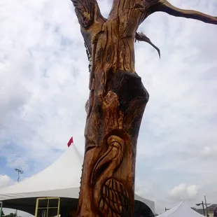 Cool tree sculpture!