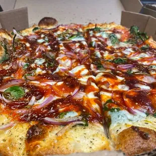 Best pizza in the city. Great lunch specials, awesome drinks, and ya gotta try the drizzle!