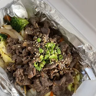 DE2. Bulgogi Dinner comes with soup and salad