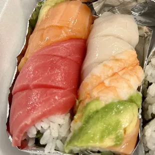 R17. 8 Piece Rainbow Roll