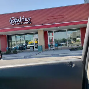 the outside of a restaurant