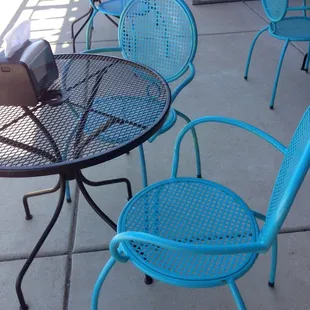 Adorable outdoor seating!