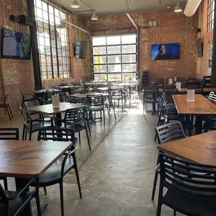 Middle James Brewing has a large dining room with lots of TVs and a projector.