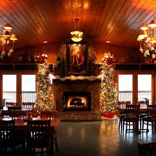 Merry Christmas from Middle Road Inn dinning room