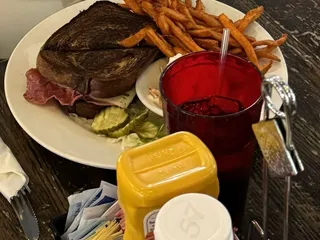 Rochester Inn & Hardwood Grille