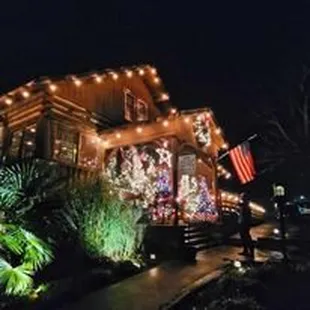 the front of the restaurant at night