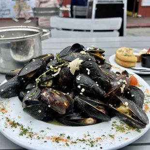 Must be a full pound of mussels.  Huge portion.