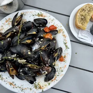 The mussels are great!