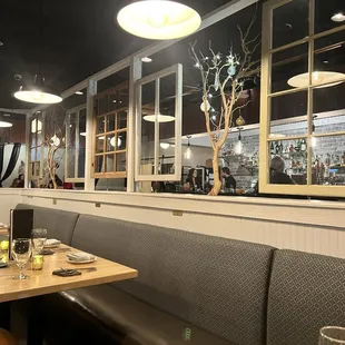 sushi and sashimi, interior