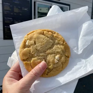 White Chocolate Macadamia Cookie