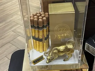 Robusto's Cigar Bar & Bistro