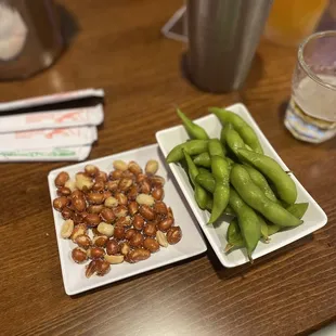 ig: @whatsviveating  |  peanuts and edamame