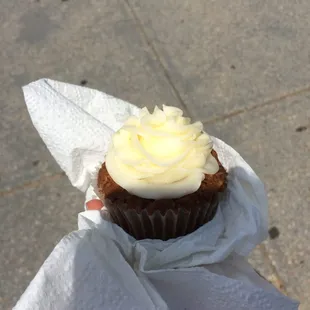 Oatmeal cookie cup with cream cheese frosting