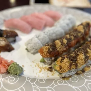 Tried the Mido roll (middle row) so so good!!