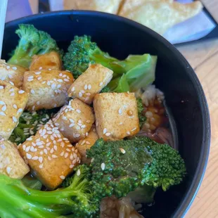 Vegetarian - tofu rice bowl with broccoli and jalapeño cream cheese wontons. Yum!