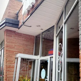 the outside of the restaurant