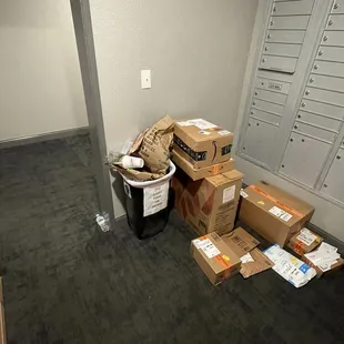 Unsecured mail with no camera and why is this the only trash can