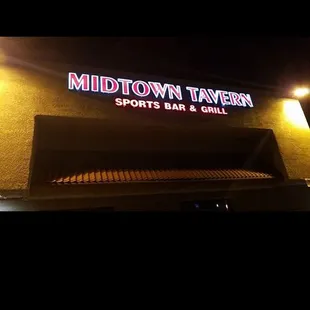 Sports grill and neighborhood bar that took over formerly Throwbacks and Famous Sam&apos;s. Comfort food, pool tables, screened in outside area.