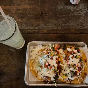 Fish tacos and regular margarita salt on rim.