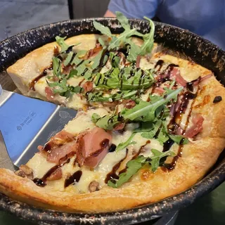 Reggie Dunlop Deep Dish Pizza