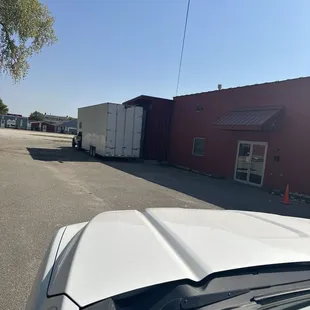 Slaughter trailer and pick up entrance