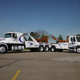 Midwest Towing and Recovery provides, wheel lift towing, flatbed towing, and heavy duty towing