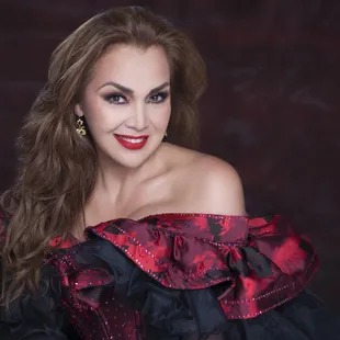 Aida Cuevas, "Totalmente Juan Gabriel," 8 p.m., Friday, October 26  Aida Cuevas, "Totalmente Juan Gabriel", 8 p.m., viernes, 26 de octubre