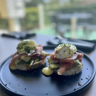Egg Florentine (Smoked Salmon Poached Eggs)