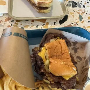 Burger/patty melt and fries