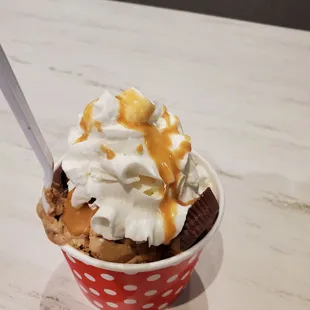 Peanut butter bomb with different scoops