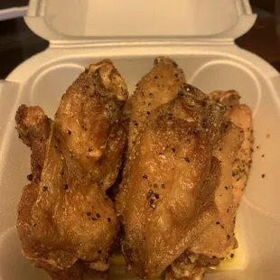 Lemon pepper. Wings are crispy!