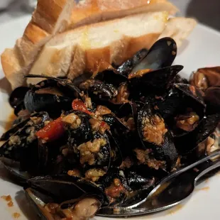 Red spicy mussels