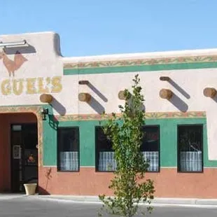 the front of a mexican restaurant