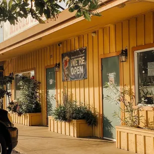 the outside of the restaurant