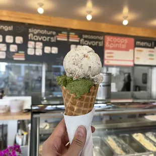 Blue corn blondie, matcha-ta