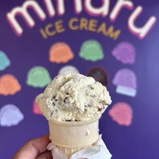 a hand holding an ice cream cone