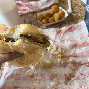 Hamburger and cheesecurds